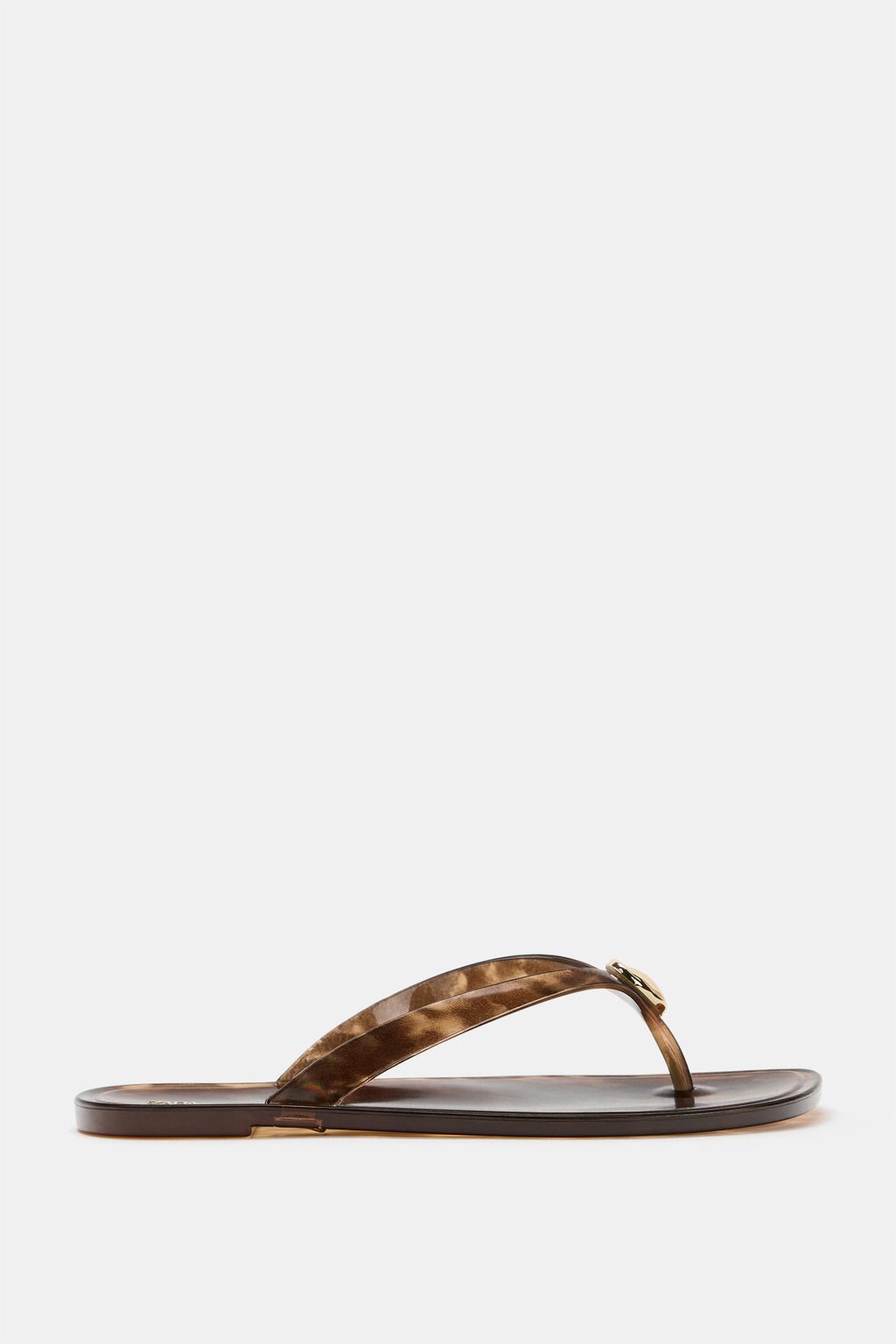 САНДАЛИИ НА ПЛОСКОЙ ПОДОШВЕ С ДЕКОРОМ