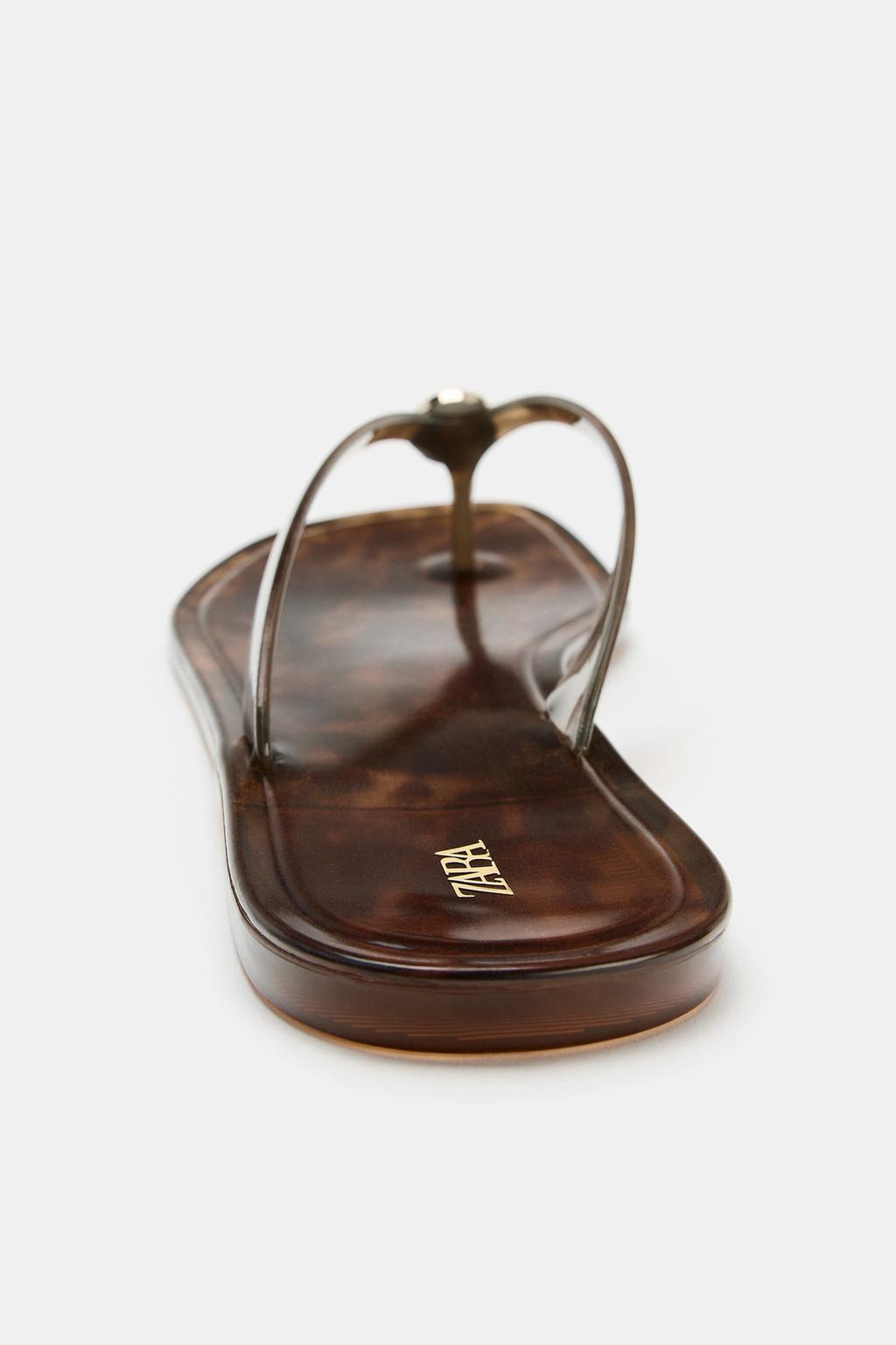 САНДАЛИИ НА ПЛОСКОЙ ПОДОШВЕ С ДЕКОРОМ