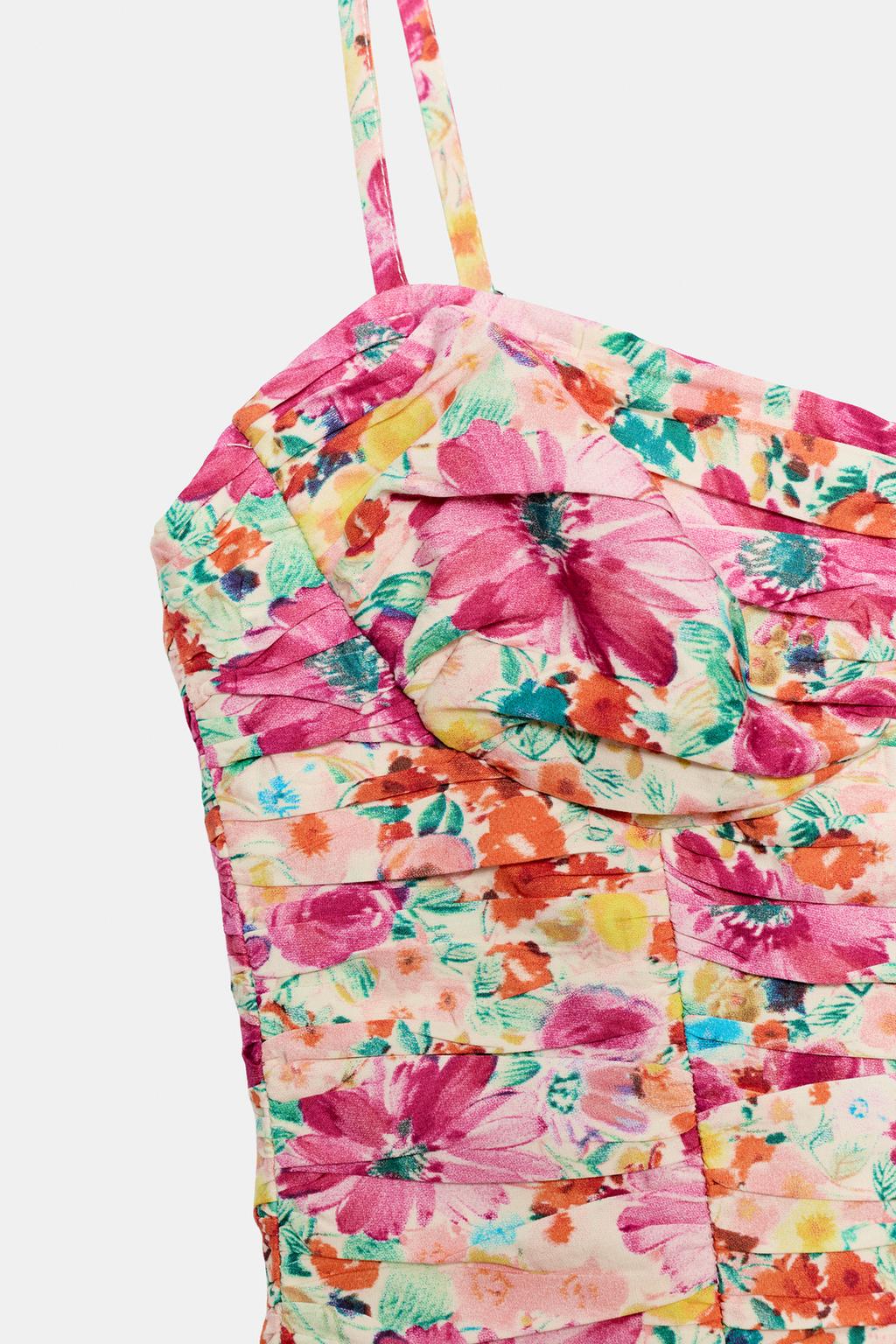 МИНИ-ПЛАТЬЕ СО СБОРКАМИ И ЦВЕТОЧНЫМ ПРИНТОМ