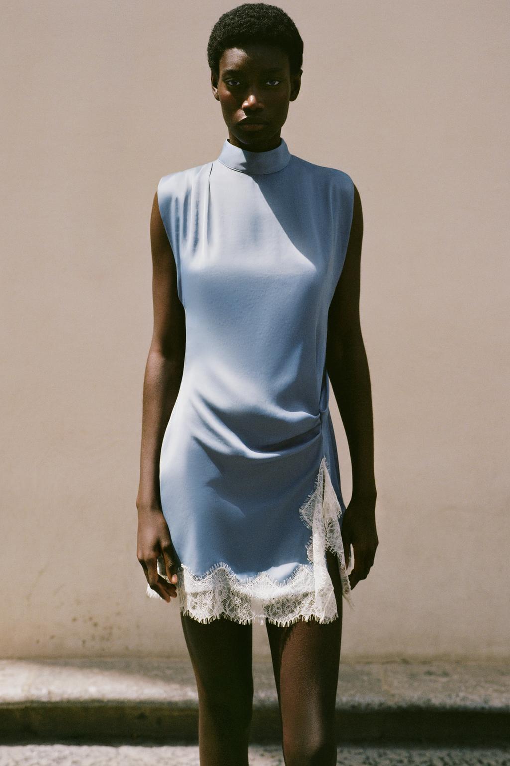 АТЛАСНОЕ ПЛАТЬЕ С КРУЖЕВОМ