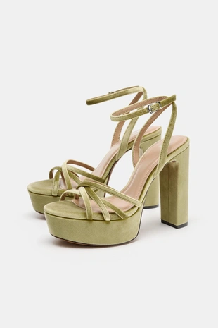 Бархатные босоножки на платформе