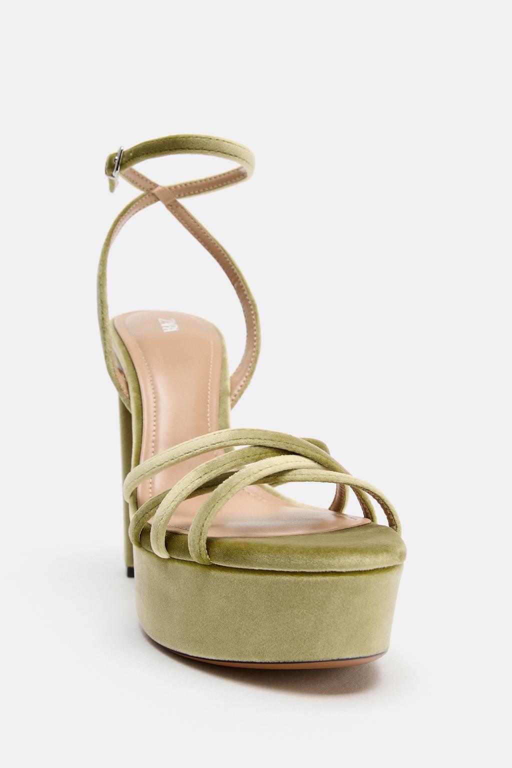 БАРХАТНЫЕ БОСОНОЖКИ НА ПЛАТФОРМЕ