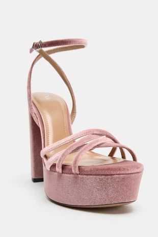 Бархатные босоножки на платформе