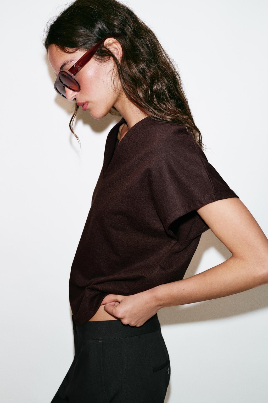 ФУТБОЛКА С V-ОБРАЗНЫМ ВЫРЕЗОМ В СТИЛЕ РУСТИК