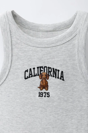 Платье в рубчик с вышивкой