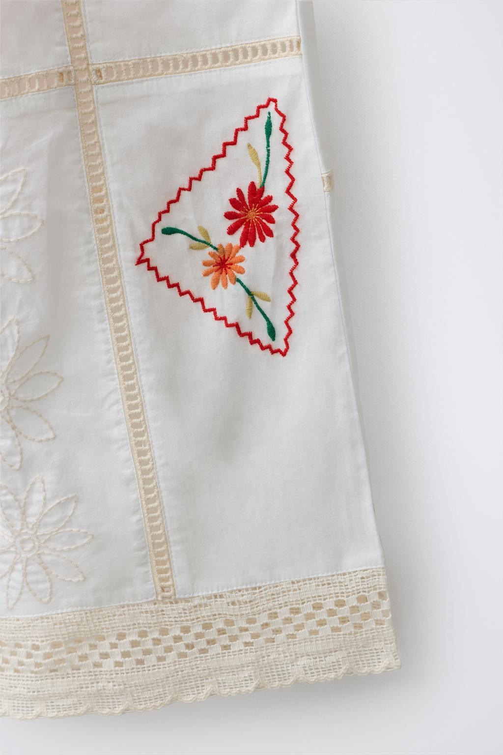 ПРЯМЫЕ БРЮКИ С ВЫШИВКОЙ В СТИЛЕ ПЭЧВОРК