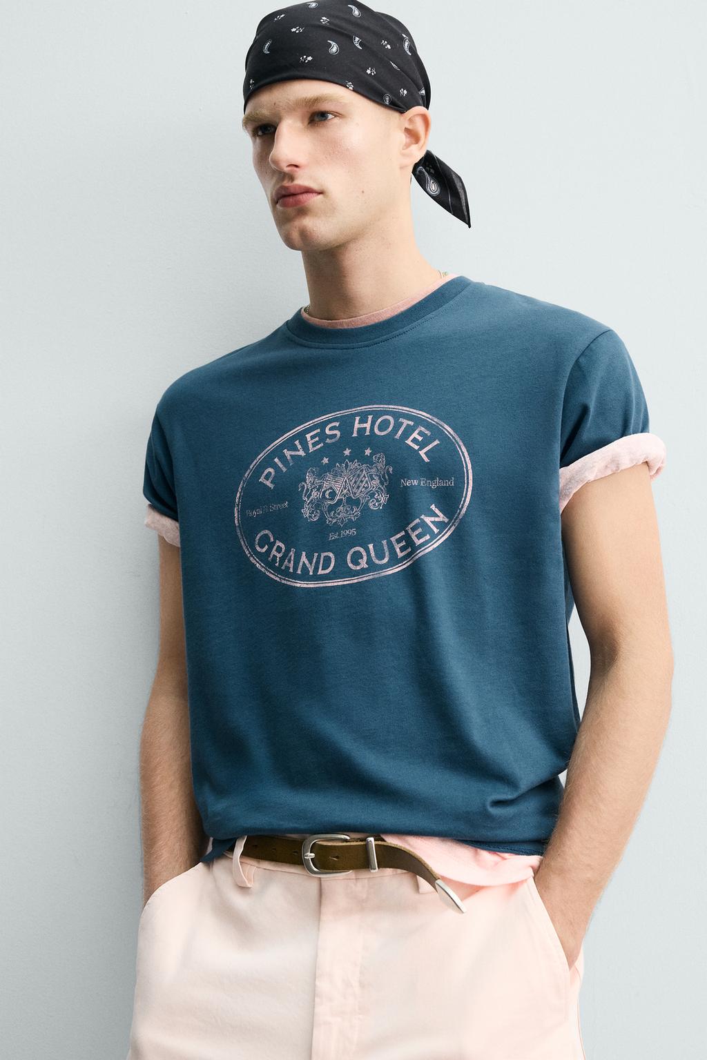 ФУТБОЛКА С ПРИНТОМ И ЭФФЕКТОМ ПОТЕРТОСТИ