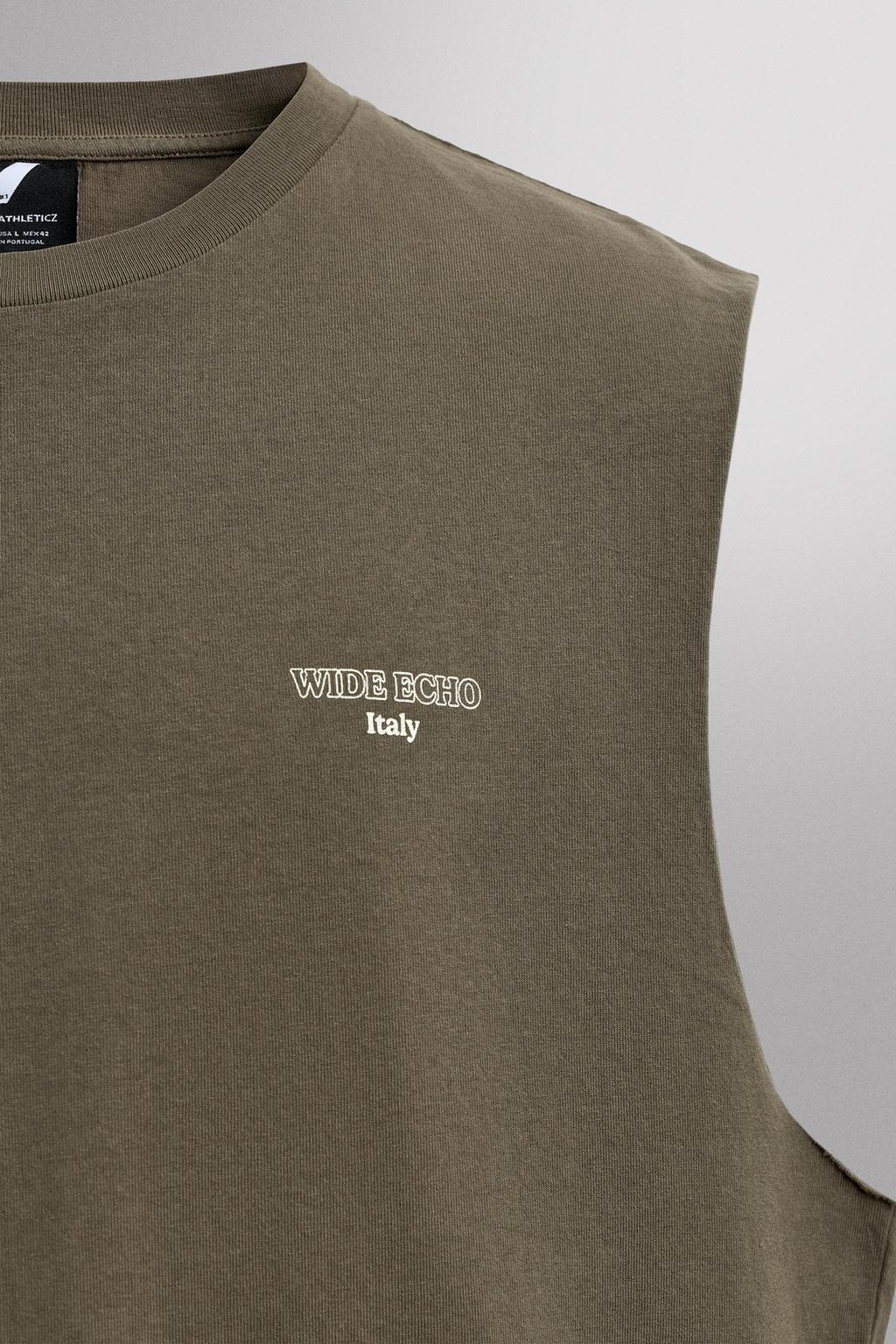 МАЙКА С КОНТРАСТНЫМ ПРИНТОМ