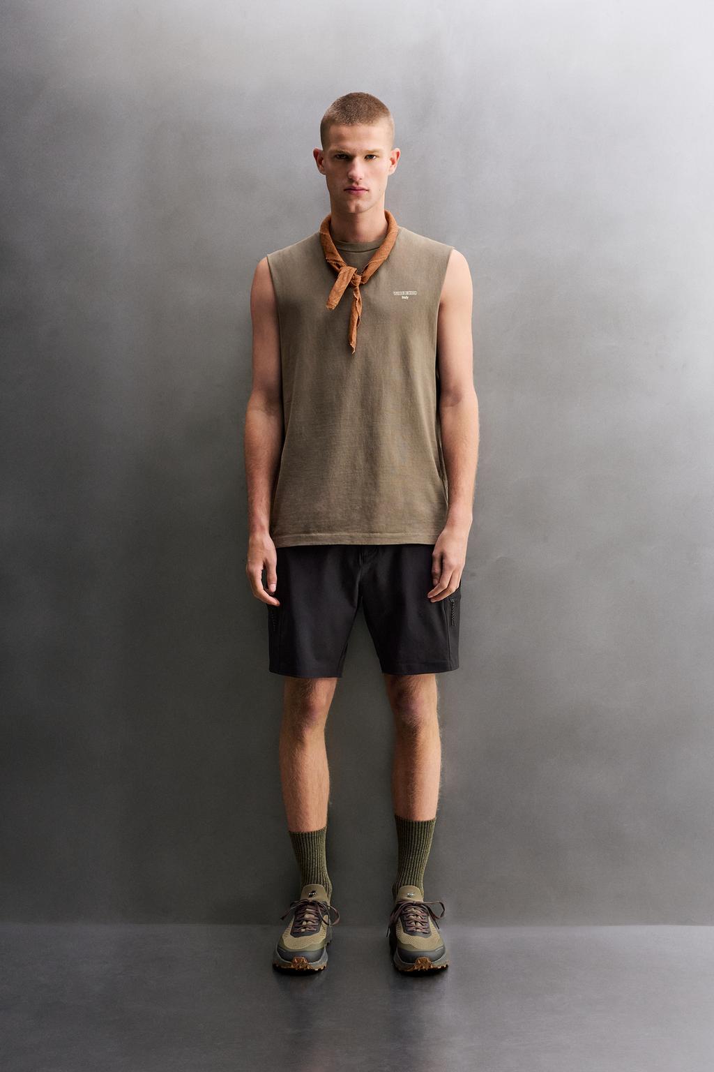 МАЙКА С КОНТРАСТНЫМ ПРИНТОМ