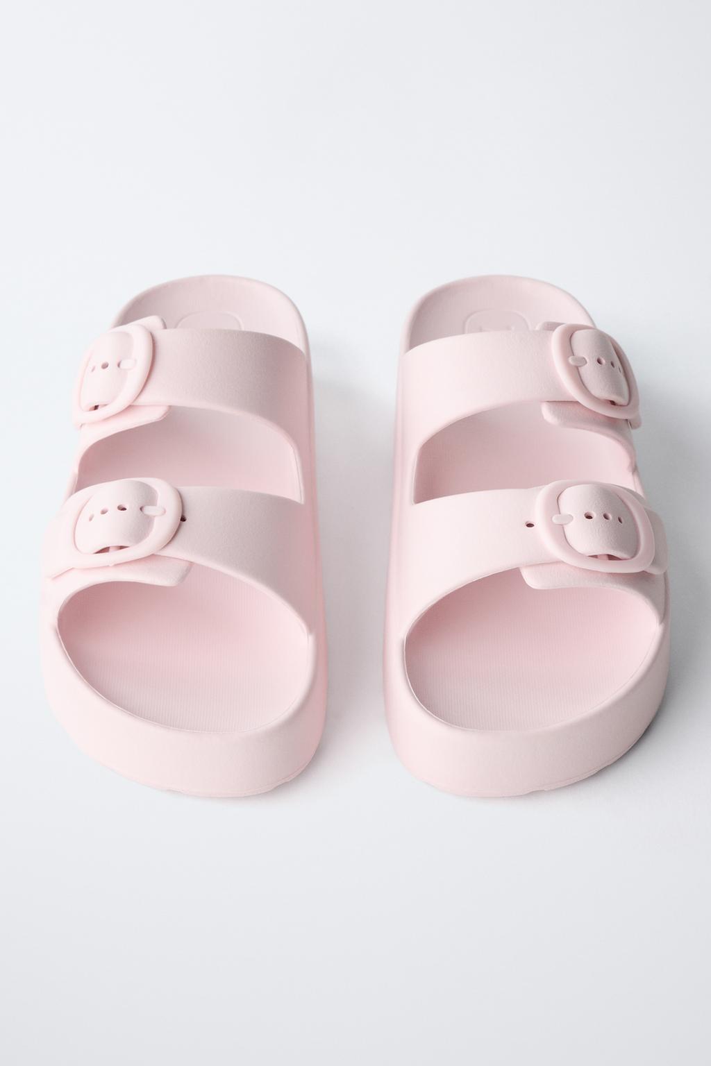 САНДАЛИИ ИЗ КАУЧУКА С ПРЯЖКАМИ