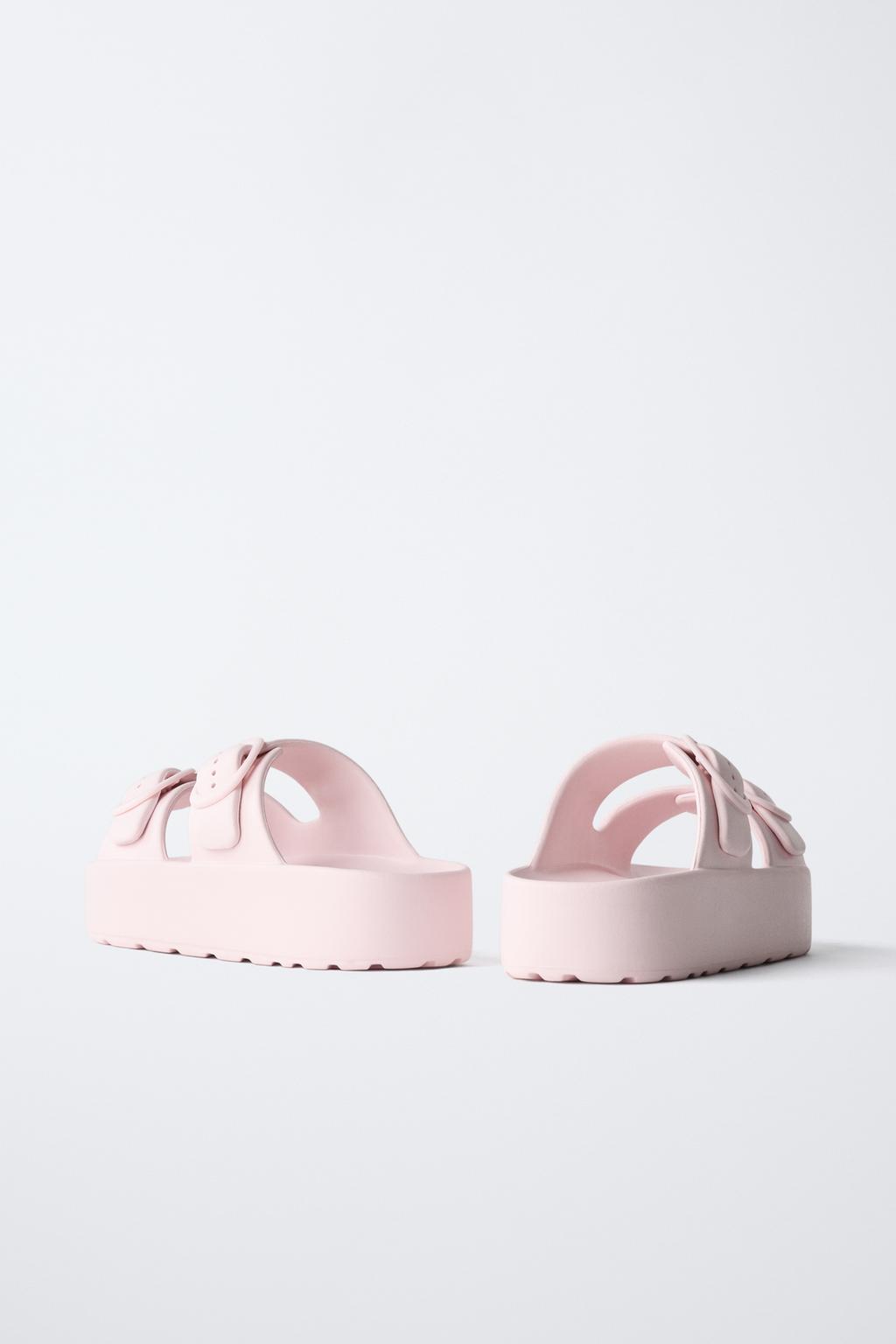 САНДАЛИИ ИЗ КАУЧУКА С ПРЯЖКАМИ