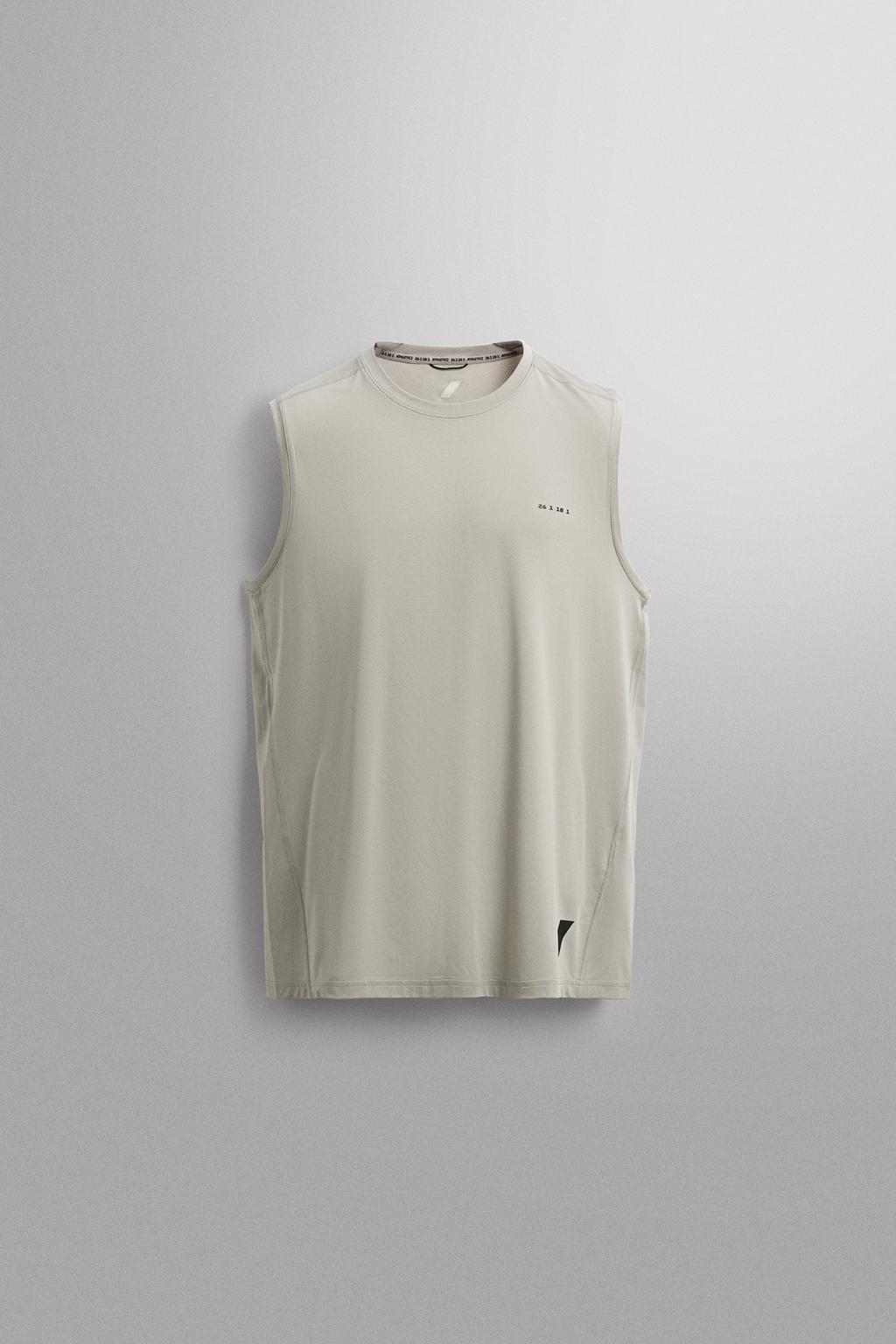 БАЗОВАЯ СПОРТИВНАЯ МАЙКА ИЗ ВЫСОКОТЕХНОЛОГИЧНОЙ ТКАНИ