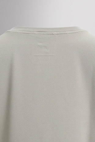 Базовая спортивная майка из высокотехнологичной ткани- Заказать в России