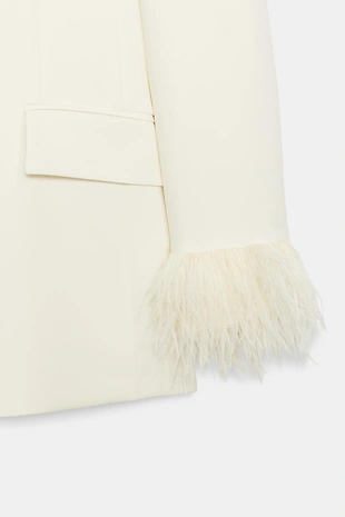 Блейзер с плечами и перьями на манжетах- Заказать в России