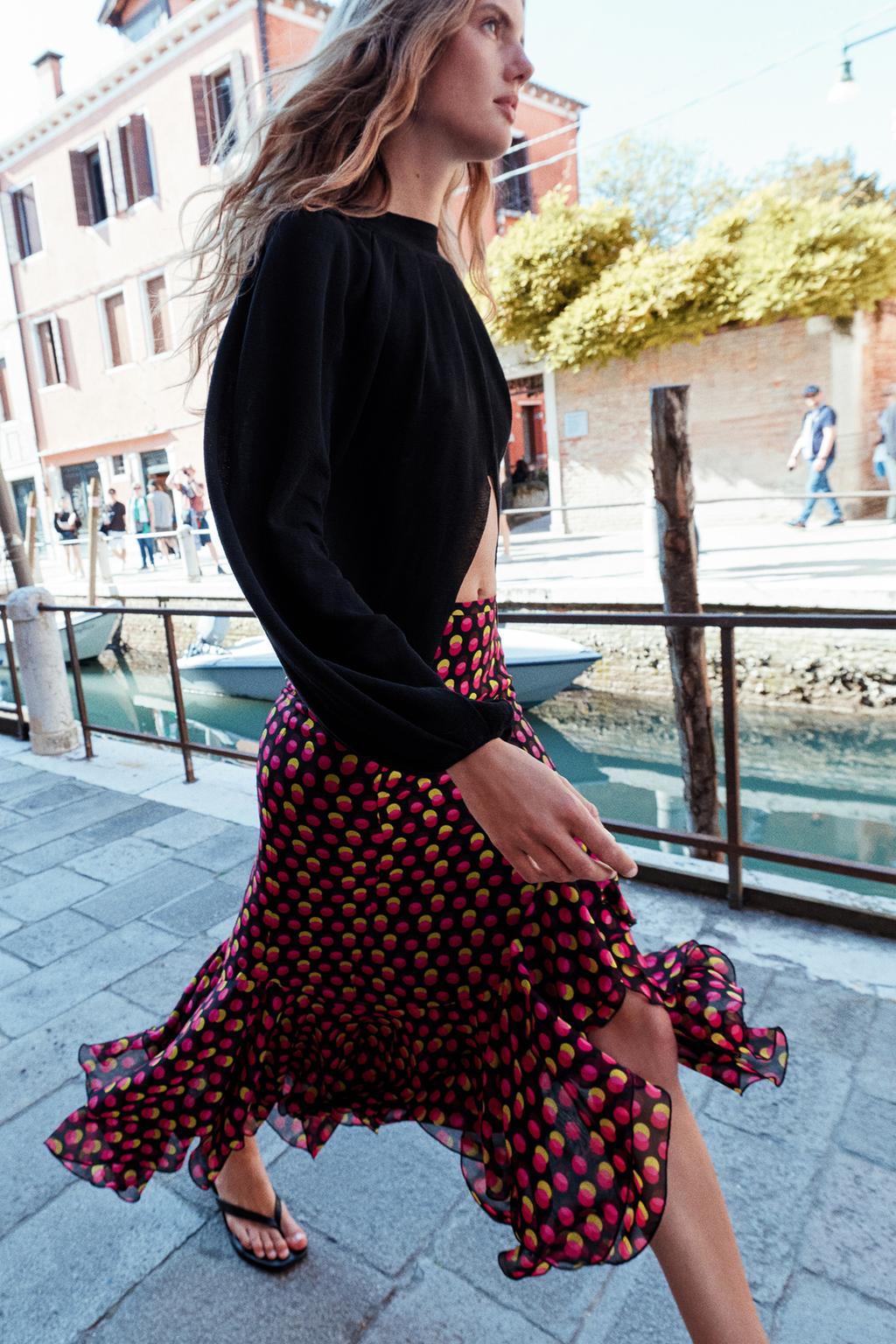 ЮБКА МИДИ АСИММЕТРИЧНОГО КРОЯ В ГОРОШЕК