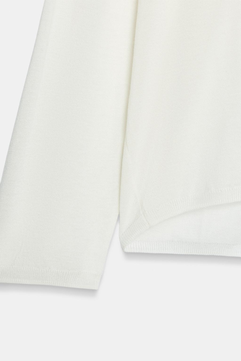 ДЖЕМПЕР ИЗ ТОНКОГО ТРИКОТАЖА С V-ОБРАЗНЫМ ВЫРЕЗОМ