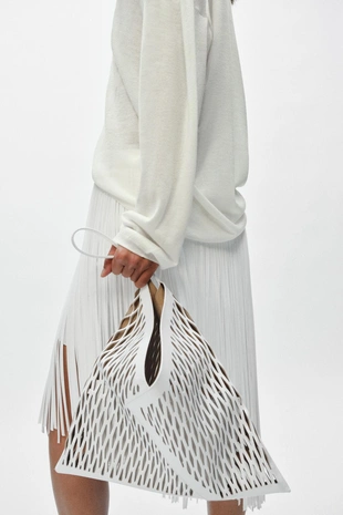 Джемпер из тонкого трикотажа с V-образным вырезом