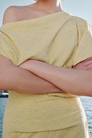 Топ асимметричный из рельефной ткани- Заказать в России