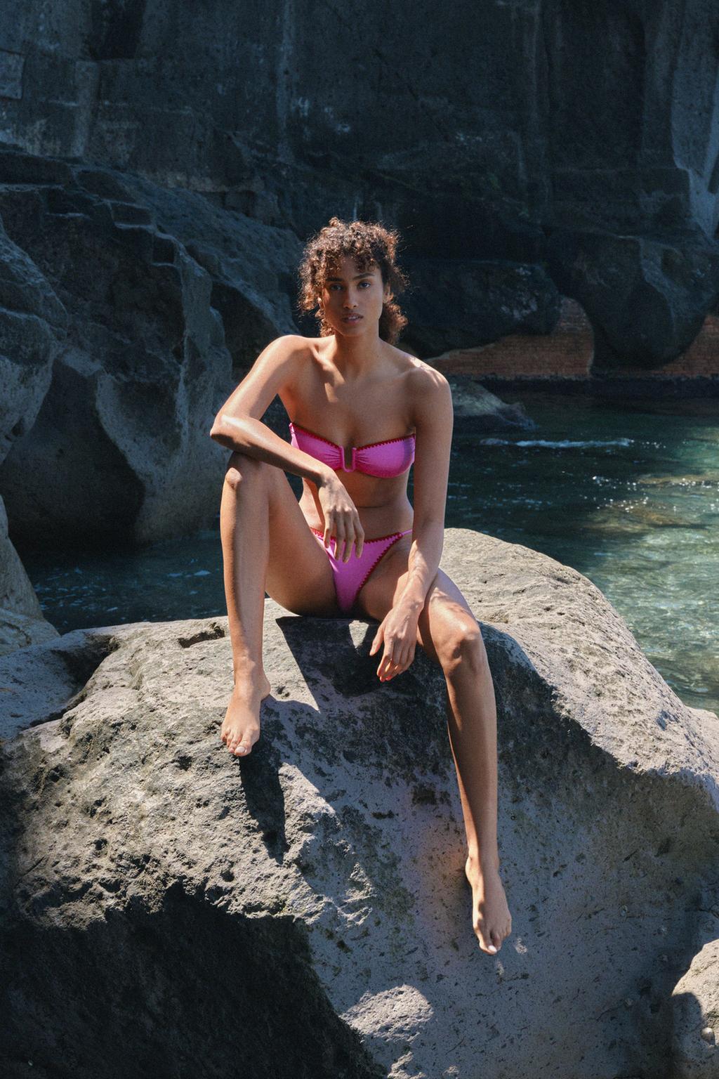 ТОП-БИКИНИ БАНДО С КОНТРАСТНОЙ ОТДЕЛКОЙ