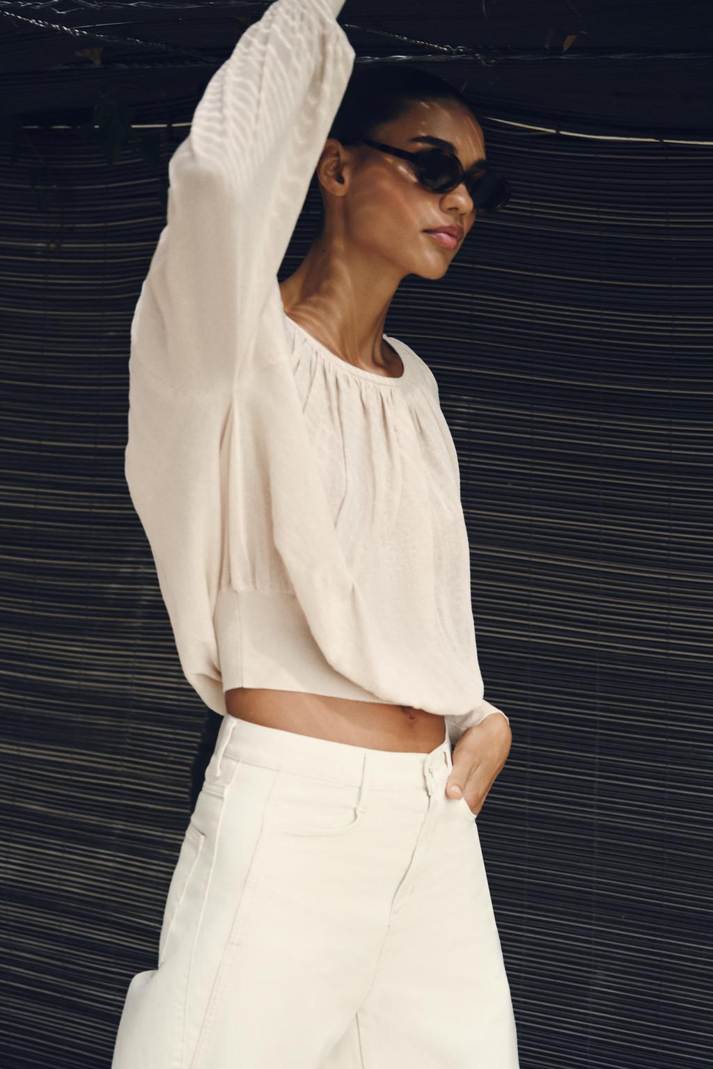 БЛУЗА В РУБЧИК С ВЫРЕЗОМ ЛОДОЧКОЙ