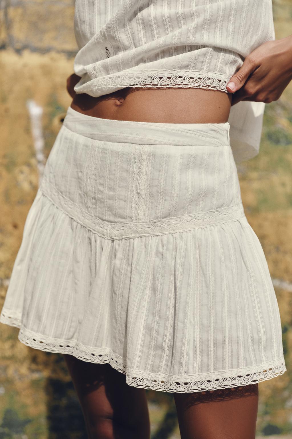 ЮБКА-ШОРТЫ С КРУЖЕВНЫМИ ВСТАВКАМИ