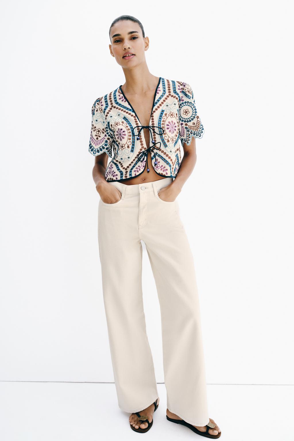 УКОРОЧЕННЫЙ ТОП С АЖУРНОЙ ВЫШИВКОЙ