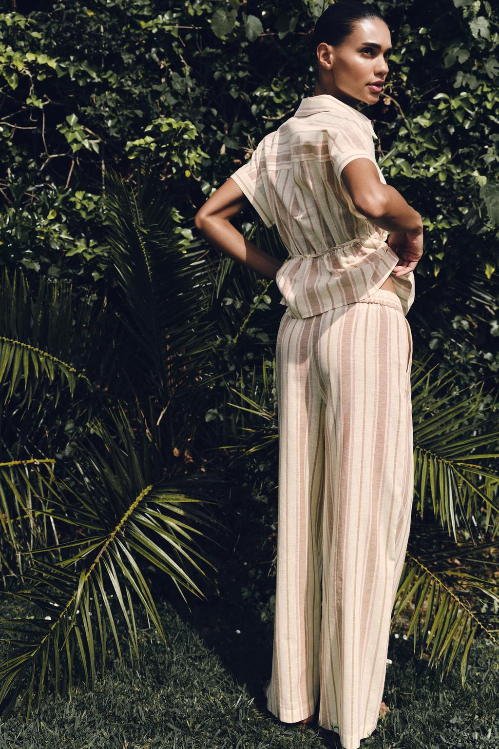 ШИРОКИЕ БРЮКИ В ПОЛОСКУ С МЕТАЛЛИЗИРОВАННОЙ НИТЬЮ