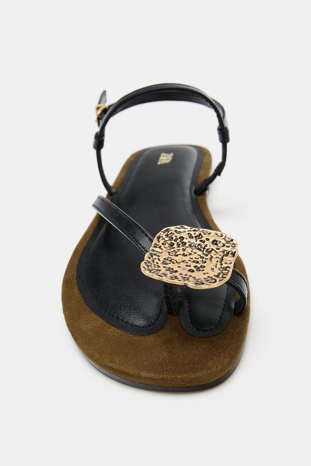 САНДАЛИИ С МЕТАЛЛИЧЕСКОЙ ДЕТАЛЬЮ