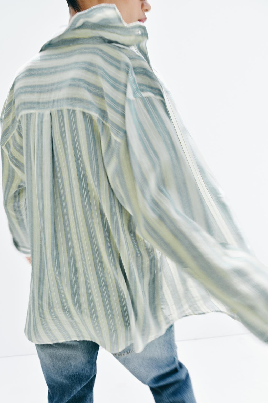 ОБЪЕМНАЯ РУБАШКА В ПОЛОСКУ