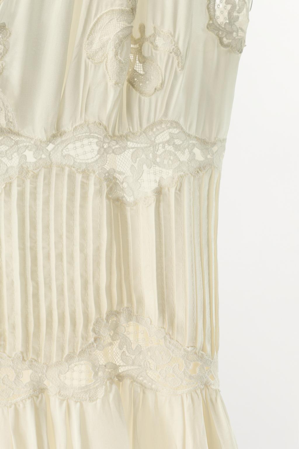 АТЛАСНОЕ ПЛАТЬЕ СО СКЛАДКАМИ И КРУЖЕВОМ — LIMITED EDITION