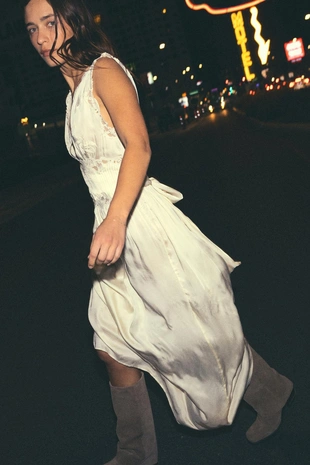 Атласное платье со складками и кружевом — Limited Edition- Заказать в России