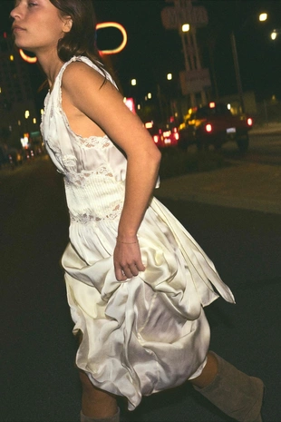 Атласное платье со складками и кружевом — Limited Edition- Заказать в России