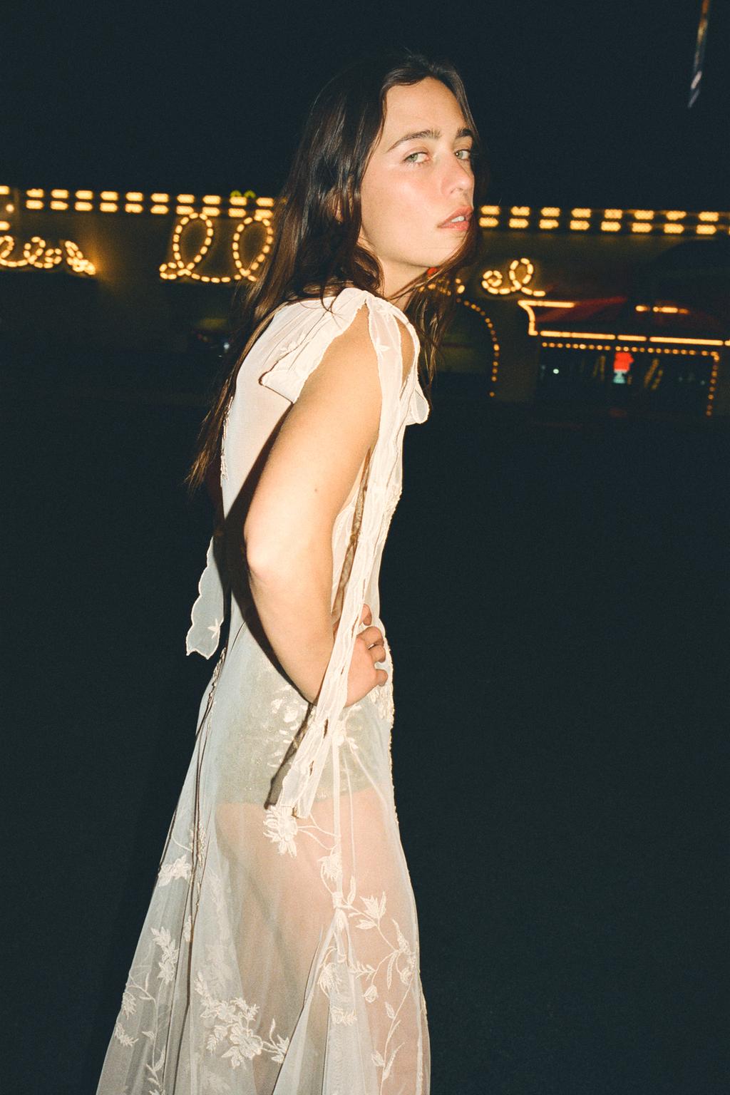 ПЛАТЬЕ ИЗ ЖОРЖЕТА С ЦВЕТОЧНОЙ ВЫШИВКОЙ И БУСИНАМИ LIMITED EDITION