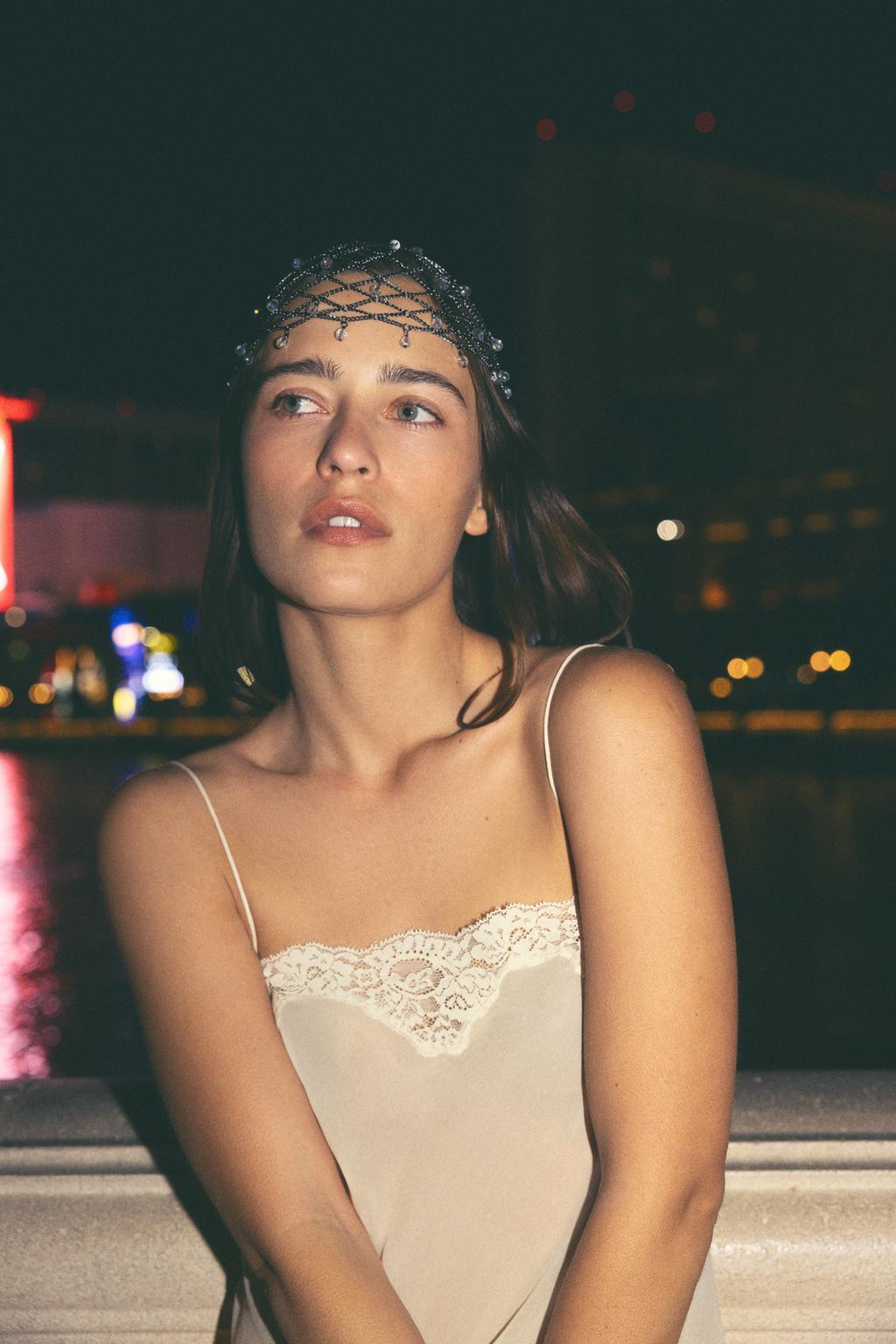 ПЛАТЬЕ В БЕЛЬЕВОМ СТИЛЕ С КРУЖЕВОМ