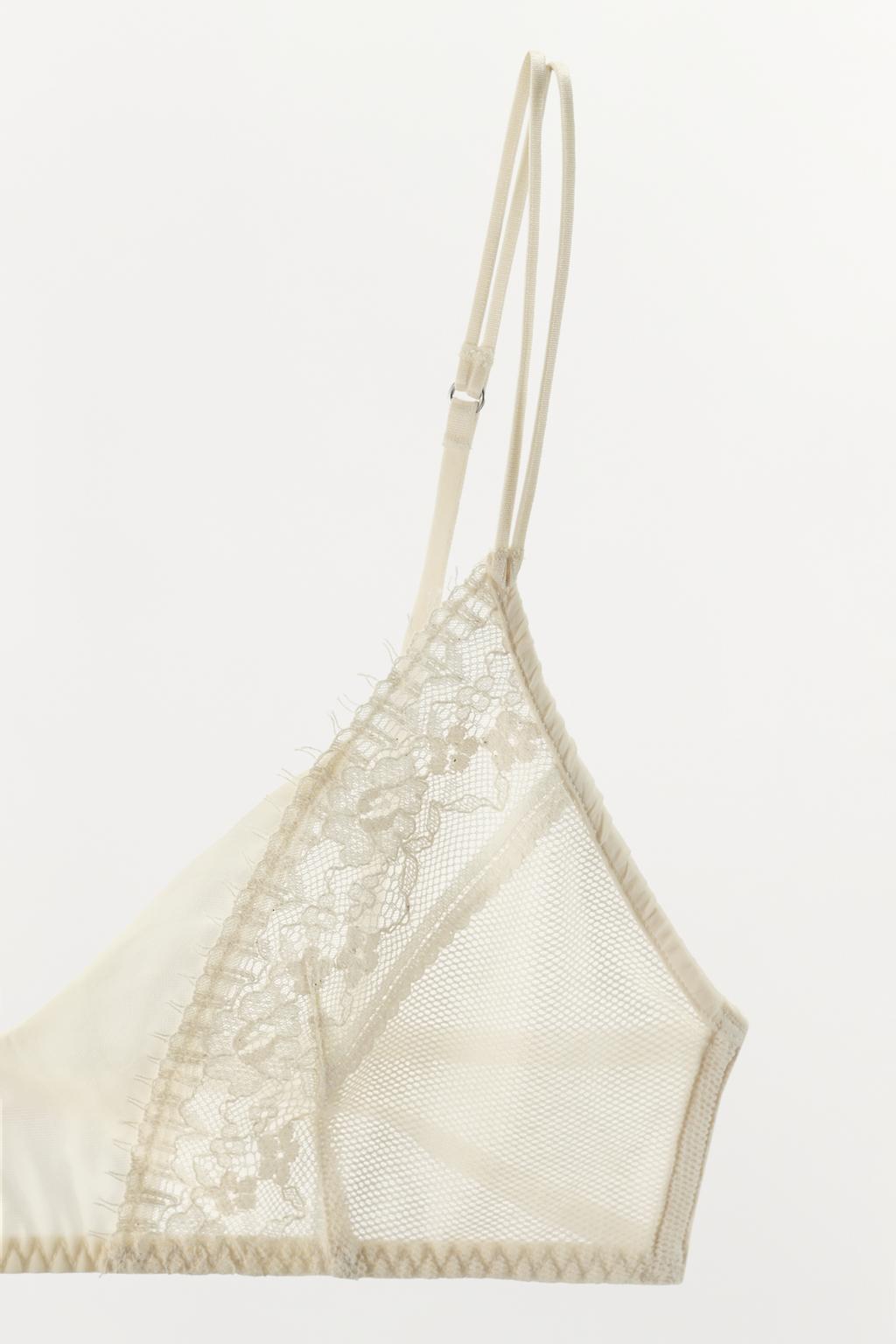 КРУЖЕВНОЙ БЮСТГАЛЬТЕР С ТРЕУГОЛЬНЫМИ ЧАШКАМИ