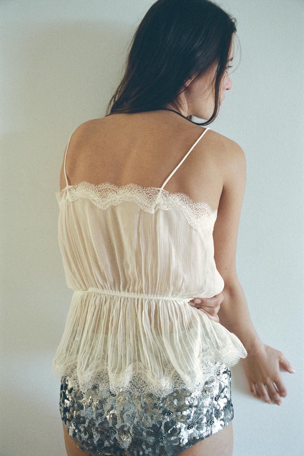 ТОП ИЗ ЖОРЖЕТА С ПЛИССИРОВАННЫМ КРУЖЕВОМ