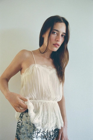 Топ из жоржета с плиссированным кружевом- Заказать в России