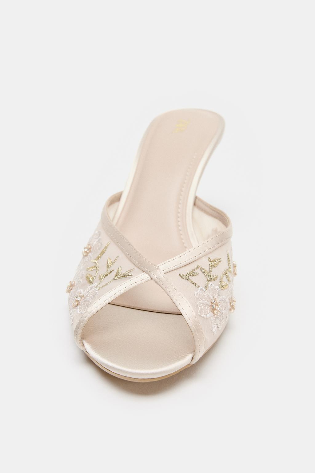 Туфли-мюли с вышивкой из сетки на каблуке