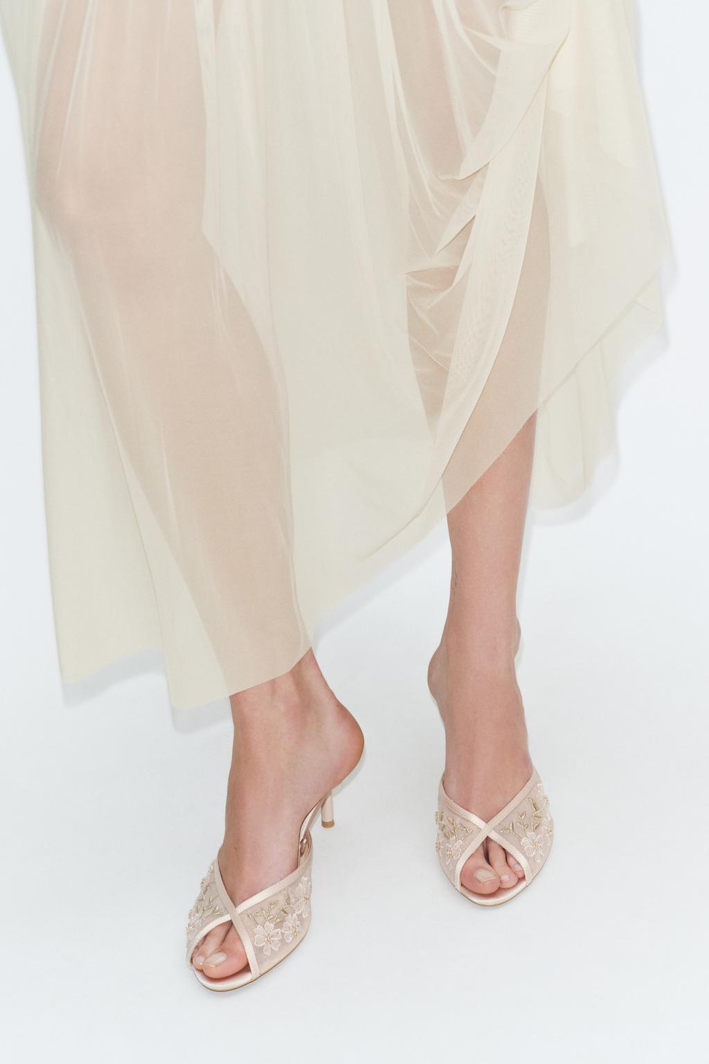 Туфли-мюли с вышивкой из сетки на каблуке