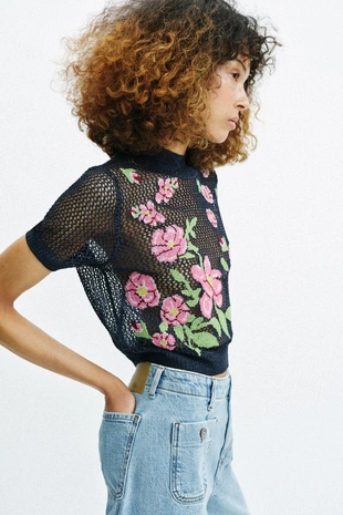 Топ с вышитыми цветами- Заказать в России
