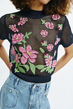 Топ с вышитыми цветами- Заказать в России