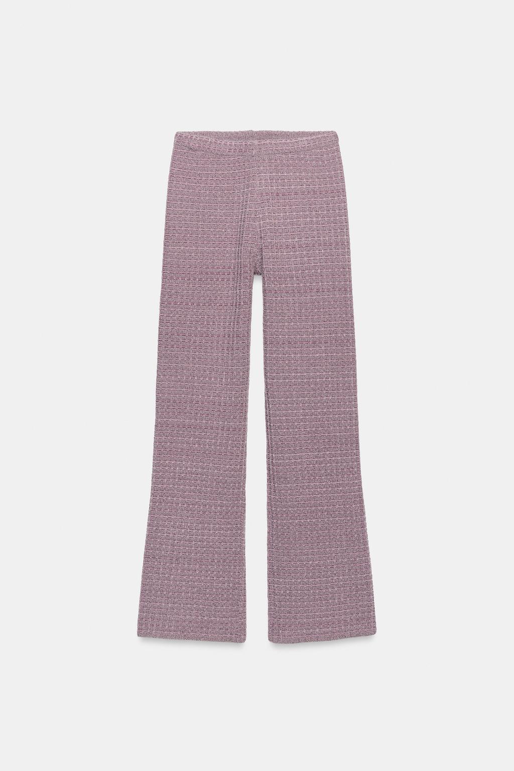 ЭЛАСТИЧНЫЕ БРЮКИ ИЗ РЕЛЬЕФНОЙ ТКАНИ