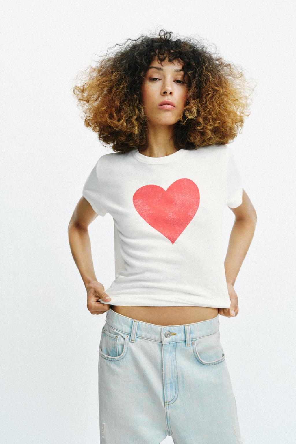 ФУТБОЛКА С СЕРДЦЕМ И КОРОТКИМ РУКАВОМ