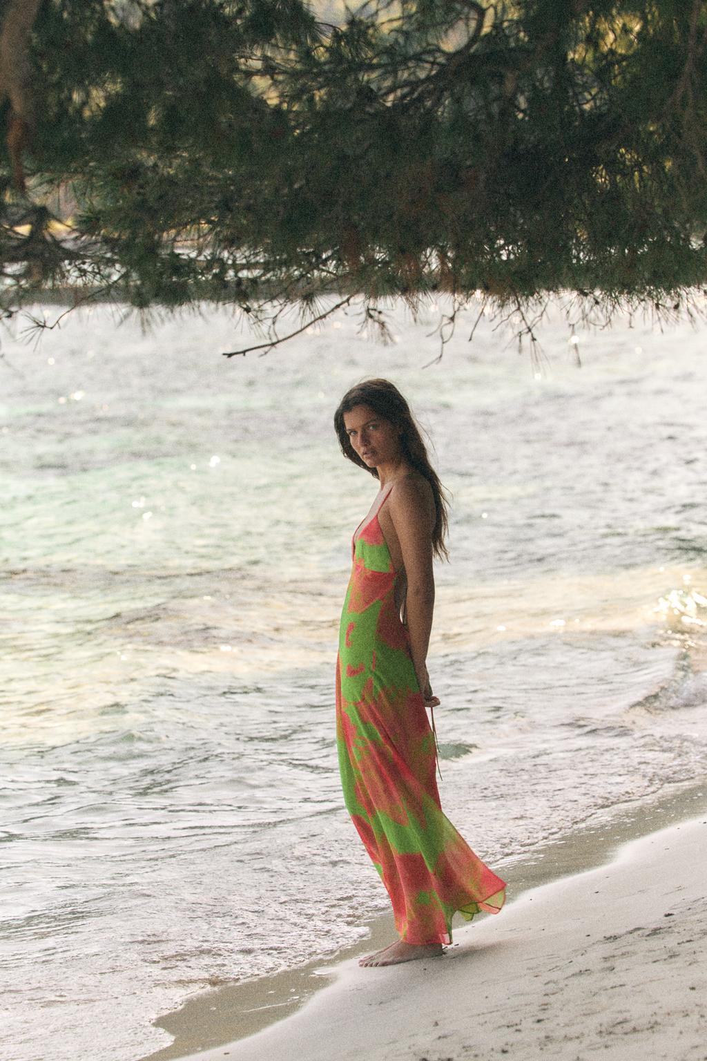 ПЛАТЬЕ МИДИ С ТОНКИМИ БРЕТЕЛЯМИ И ПРИНТОМ