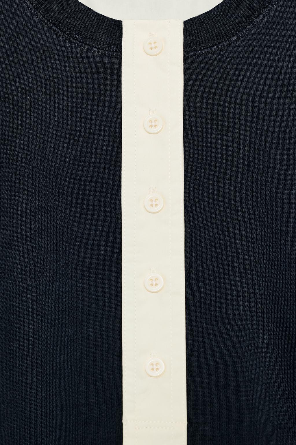 УКОРОЧЕННАЯ ТОЛСТОВКА С ВОРОТНИКОМ НА ПУГОВИЦАХ