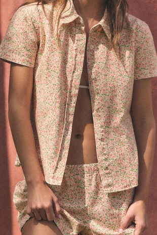 Рубашка с короткими рукавами и цветочным принтом- Заказать в России