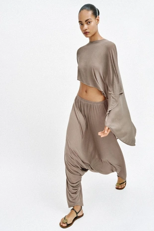 Топ-накидка асимметричного кроя- Заказать в России