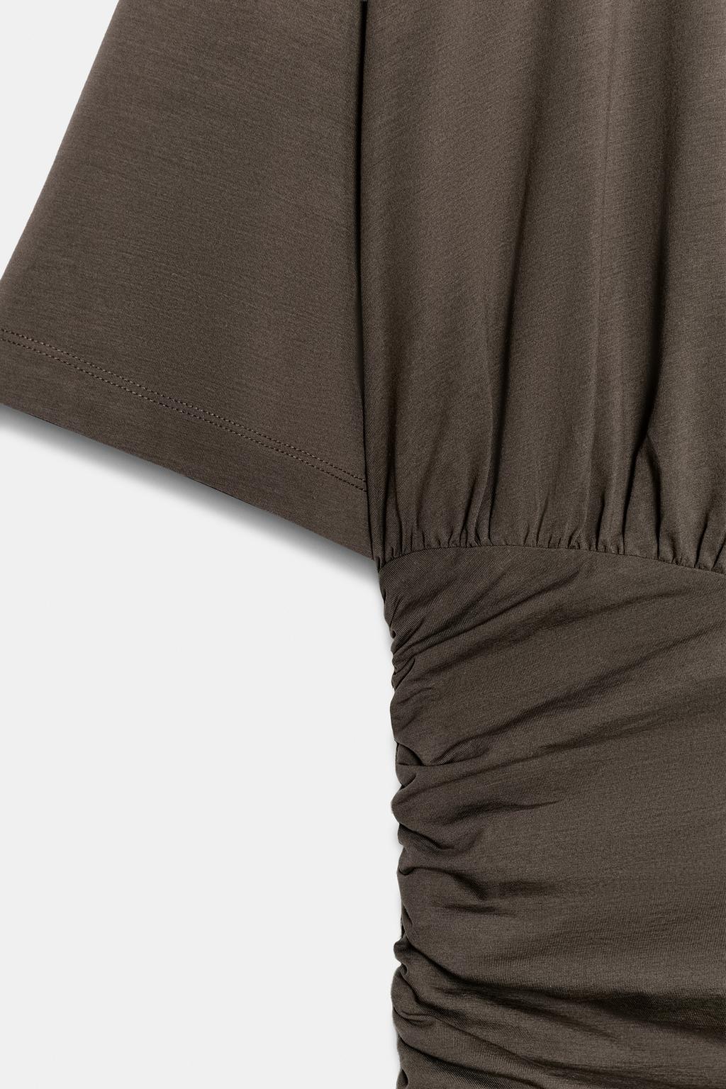 КОРОТКОЕ ПЛАТЬЕ СО СБОРКАМИ