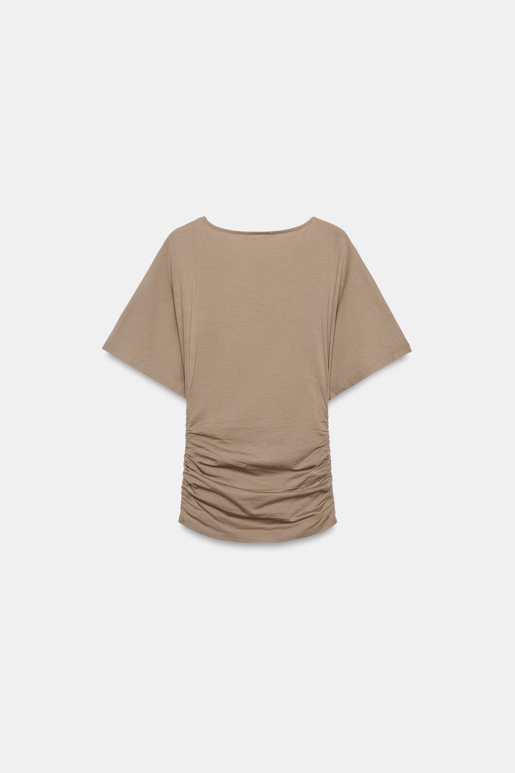 ФУТБОЛКА С ДРАПИРОВКОЙ И КОРОТКИМИ РУКАВАМИ