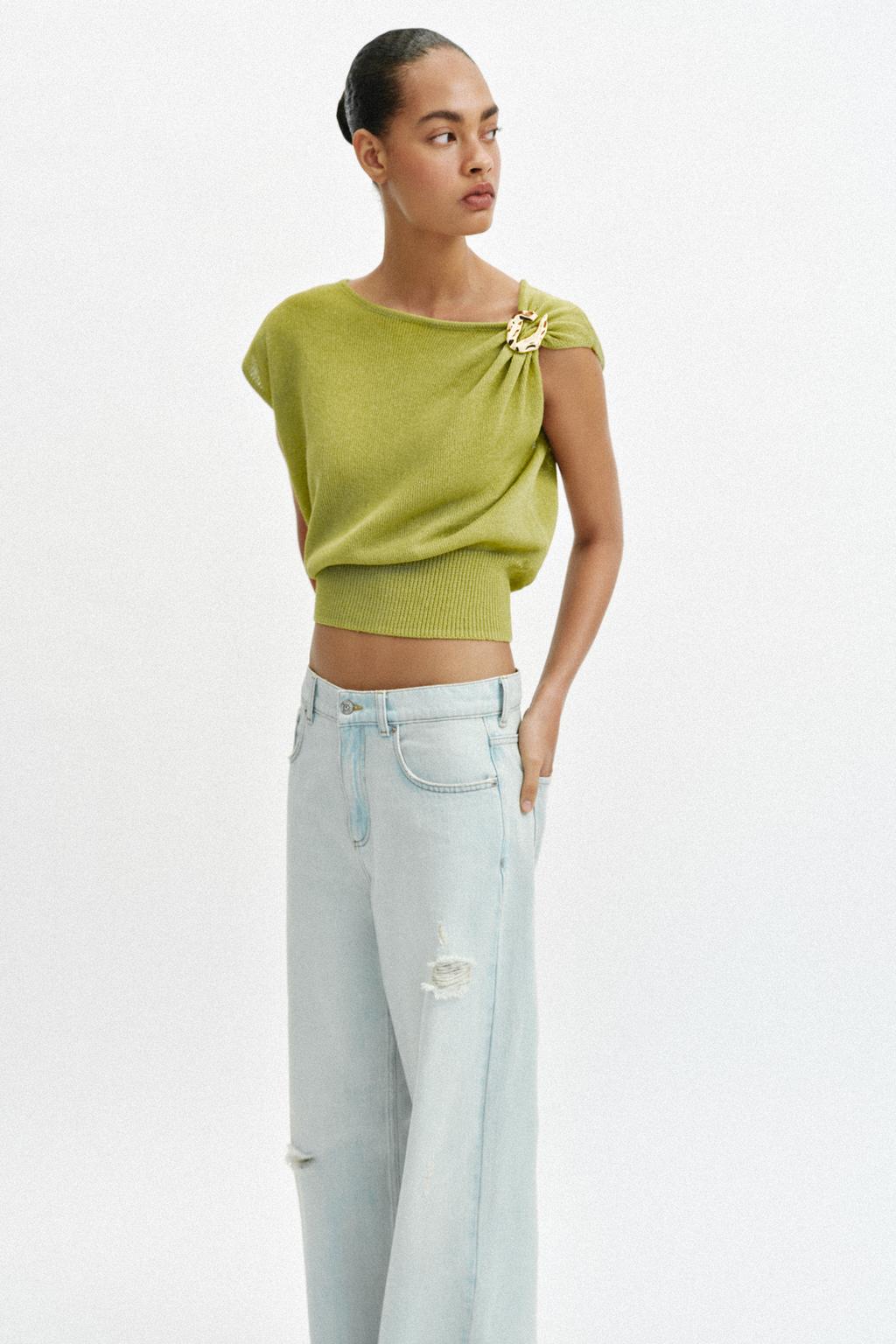 ТРИКОТАЖНЫЙ ТОП С ДЕКОРОМ